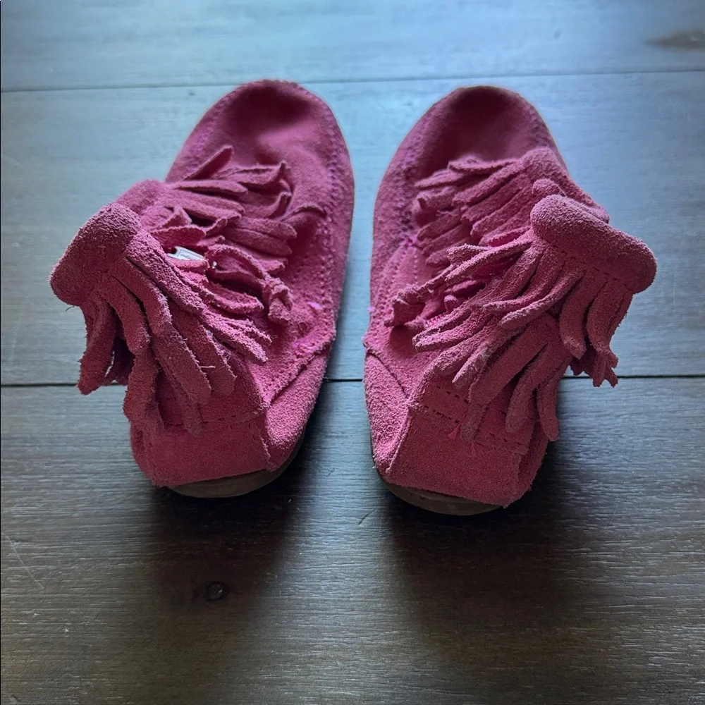 Size 3 Minnetonka Double Fringe Side Zip Boot in pink